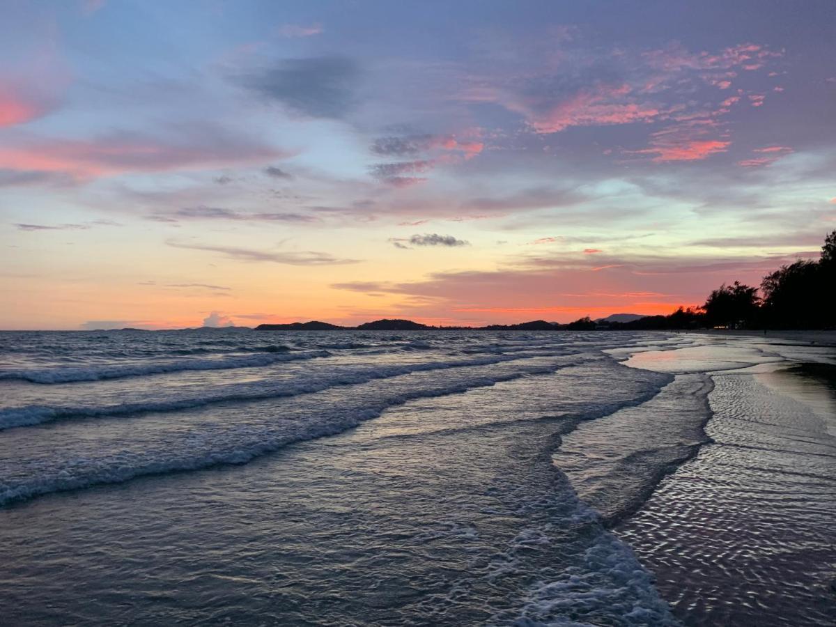 Beachfront Executive Studio Mae Phim Rayong Exterior foto